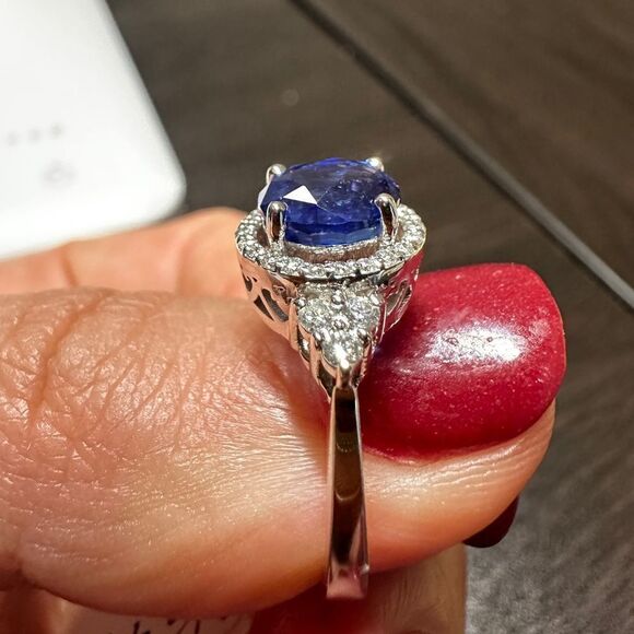 STUNNING 2.23ct sapphire with .28ctw diamonds, set in 18k white gold ring!! - Picture 4 of 17